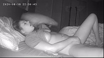 巨乳の の娘が寝る前に絶頂に苦しむ隠しカメラ