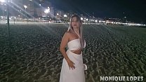 Copacabana Monique Lopes au milieu de la plage donnant Bucetinha et Prenant Stranger Fuck Alexswingrj