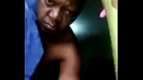 Ecco una parte del video di nudo di Mr Pannie Aloysius Taplah che è un liberiano se hai qualcuno dei suoi video nudi che mi chiama al 231777091066