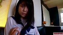작은 가슴을 가진 18 세 십대 일본인은 손가락 강타와 섹스 토이로 오르가즘을 얻습니다. 학교 의상 코스프레를 한 아마추어 아시아가 그녀의 섹스 경험에 대해 이야기합니다. 마오 6  오사카