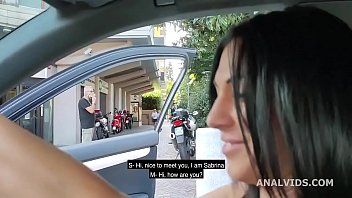 Итальянские шлюшки, Сабрина Айс пьет мочу и трахается в жопу с эксгибиционизмом, на улице и глотает GL293