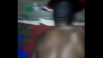 Garçon kenyan obtient une grosse bite je