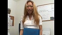 Nena asiática tiene grandes habilidades de mamada