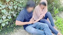 Hijab desi Mädchen mit ihrem Freund im Dschungel gefickt