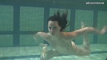 Barbara Chehova com tesão de natação subaquática