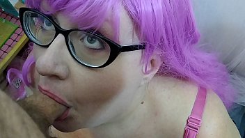 Thesweetsav POV Blowjob mit chaotischer Überraschungsgesichtsbehandlung in einer rosa Perücke