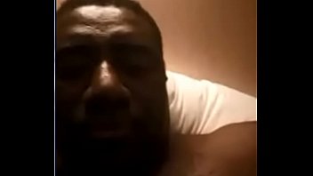 Hier ist das nackte pornografische Video von Mr. Alpha otsaghe Nkouna Hermy