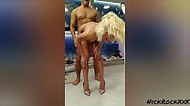 Doppia penetrazione profonda nella ginnasta Lara Frost! Sesso anale in bagno