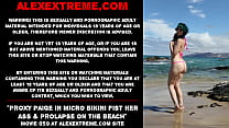 Proxy Paige im Micro Bikini Faust ihren Arsch & Prolaps am Strand