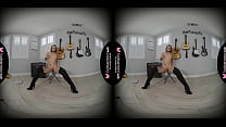 Boneca loira sozinha porra, Luna Wulf está se masturbando, em VR