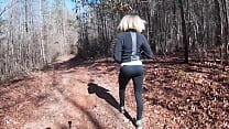 Caminhada rápida na floresta