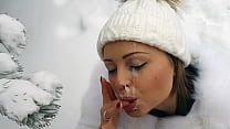 Белоснежка по-настоящему наслаждается делая страстный минет и принимая обильный камшот себе на очаровательное личико