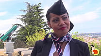 Atemberaubendes Big Tits Stewardess Clélies erstes Video, das harte Sodomie macht