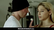 RoughFamily.com ⏩ Muskulöser Junge verprügelt seine nervige Stiefschwester – Abella Danger
