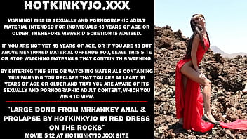 Gran dong de mrHankey anal y prolapso de Hotkinkyjo con vestido rojo en las rocas