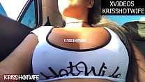 Kriss Hotwife Safadinha Esposa con top escotado sin Uber
