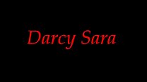 Darcy Sara dancando em casa