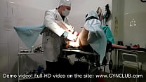 Dos orgasmos de una mujer madura en el ginecólogo