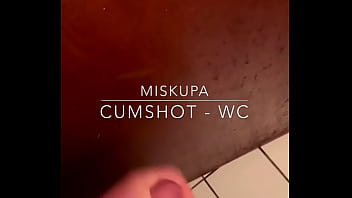 Miskupa - cumshot - toilet public