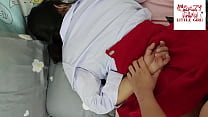 Une belle étudiante thaïlandaise Unifrom avec une jupe rouge a des relations sexuelles avec son petit ami