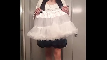 Wearing Petticoats With Short A-Line Skirts
