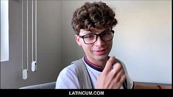 LatinCum.com - Jovem Virgin Twink Latin Boy Joe Dave fodido por estranhos POV