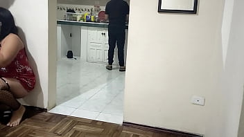 Лучший друг моей жены приезжает к нему в гости и я не могу не изменить ему с его лучшим другом.Я верная жена, но мне нравится как он это делает со мной больше, чем мой муж.