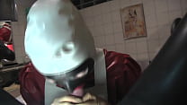 Rubbernurse Agnes - красное платье медсестры, белый фартук, черная маска для фелляции, часть 1: минет, дрочка, массаж простаты