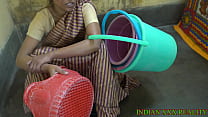 貧しい物乞いインドの女性は明確なヒンディー語の声で性交