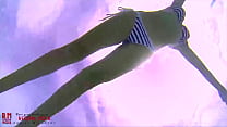 Espetáculo de biquíni subaquático incrível. Bebê elegante e flexível nadando debaixo d'água na piscina