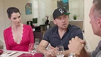 Она трахается с боссом своего мужа, чтобы помочь своему мужу продвинуться по службе - фильм целиком на NuruHD.Net