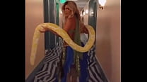 Anitta en disfraz de Britney Spears para Halloween.