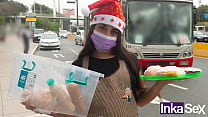 Na véspera do Natal, Latina streetwalker recebe o seu pedaço de carne