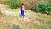 Dorf Outdoor-Sex im Wald natürliche große Brüste zeigen in Hindi