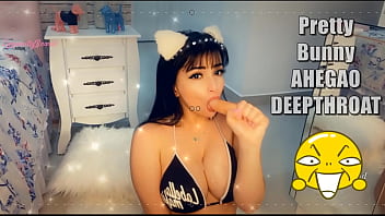 Sexy und hinreißendes Bunny-Mädchen in winzigem Bikini-Deepthroat und Ahegao-Gesichtern necken mit ihren großen Brüsten und machen dich so an, wie ein Anime, Manga, Hentai