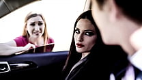 Подросток-автостопщик согласился присоединиться к паре в тройничке, чтобы получить бесплатную машину - фильм целиком на FreeTaboo.Net
