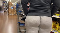 Mãe de bunda gigante vai às compras no Walmart com um Wedgie do caralho