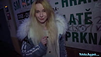 Публичный агент Она кончила с лицом, полным спермы после скачки на члене
