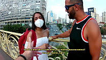 Yasmin Warren était perdue dans le centre de São Paulo. Nous l'avons invitée à la baiser et elle a accepté ! Avec Tony Tigrão | Sous-titres Anglais