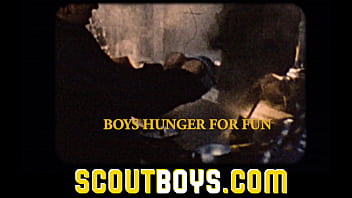 ScoutBoys - papá zorro plateado scoutmaster barebacks inocente chico suave