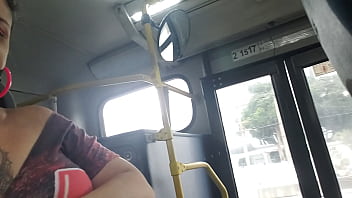 Succhiare bene all'interno dell'autobus