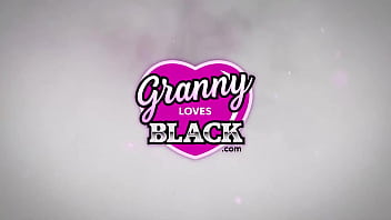 GRANNYLOVESBLACK - горячая бабуля Eva Jayne встречает Diamond Lou