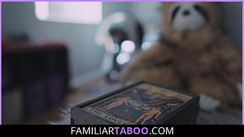 FamiliarTaboo.com | Fratello e sorella si incontrano di nuovo in quarantena, Lola Fae, Lucky Fae