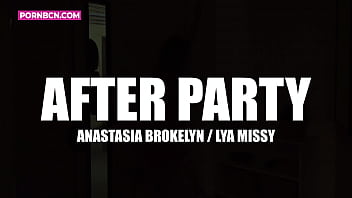 Dos amigas lesbianas llegan a casa tras la fiesta y follan hasta correrse a chorros Anastasia Brokelyn y Lya Missy by PORNBCN 4K