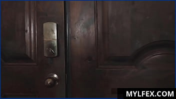 MYLFEX.com | Скомпрометированная тетя, занимающаяся домашними обязанностями своего племянника, Тринити Сент-Клер, Алекс Джетт