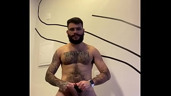 Cássio Farias shows you his dick