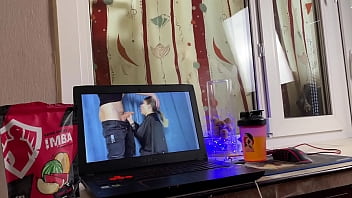 MaryCandy застукала парня за просмотром порно и решила снять видео получше. глубокая глотка пов