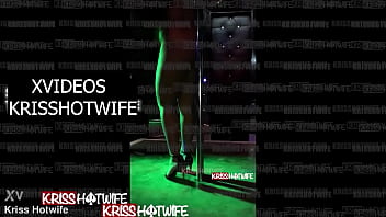 kriss hotwife completamente desnuda mostrando en el club nocturno