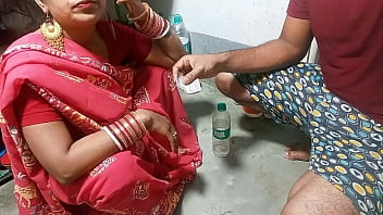 Choda doloroso batendo Roshni Bhabhi na cozinha! pornô em hindi