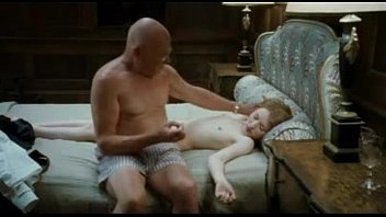 Emily Browning nudità frontale completa - HardSexTube